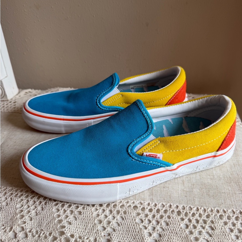 VANS Off the Wall The Simpsons Slip-on Pro Men's 7.5
NWOT Colorblock Canvas